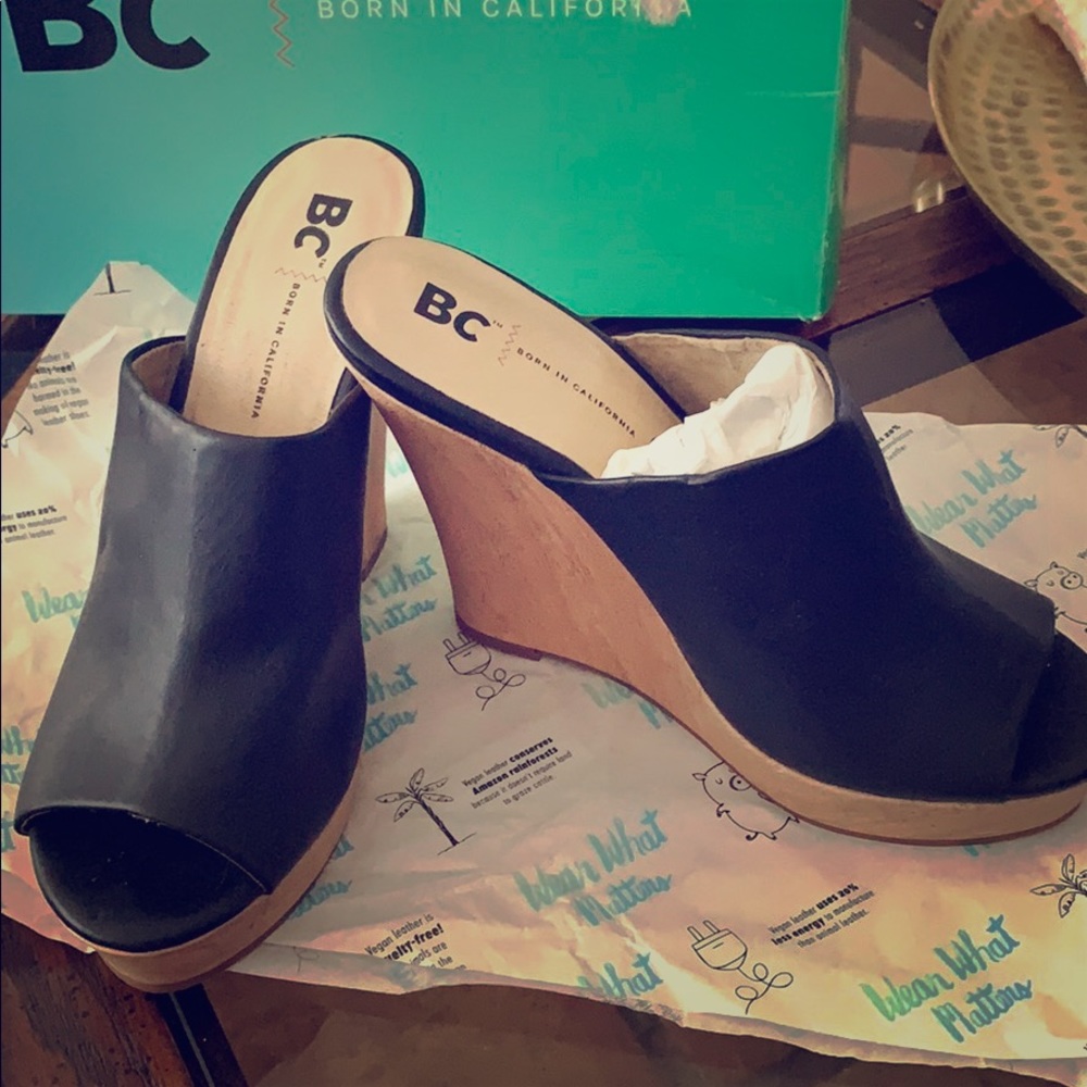Classic slip-on cruelty free Vegas leather wedge